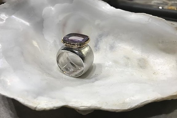fingerring-edelstein.jpg 